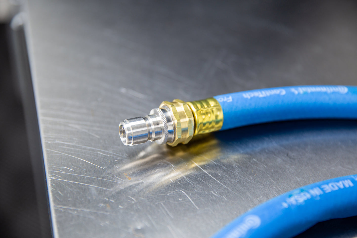 Tuyau d'arrosage en acier inoxydable avec connecteur mâle QD de 3/4 po